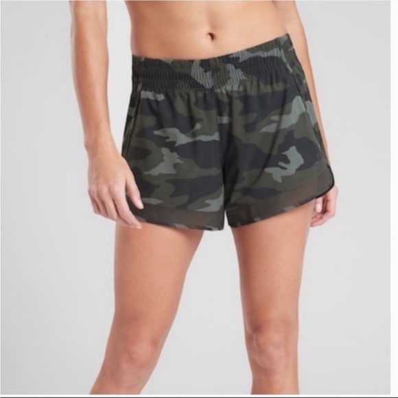 ATHLETA Printed Mesh Racer Run Short 4” Camo Green Sz S - Picture 2 of 15